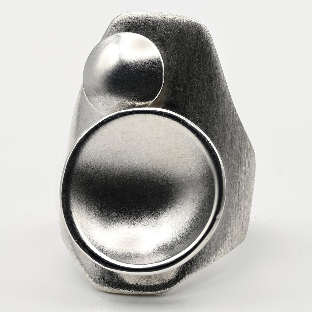 Niemeyer Ring No. 1, an architectural sterling silver saddle ring.